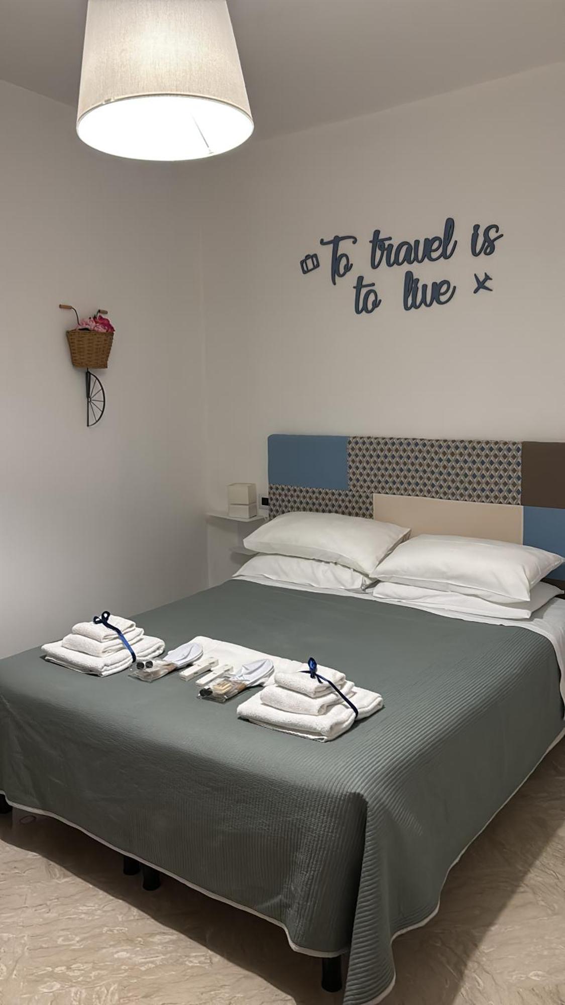 Ginevra Rooms Bari Bagian luar foto